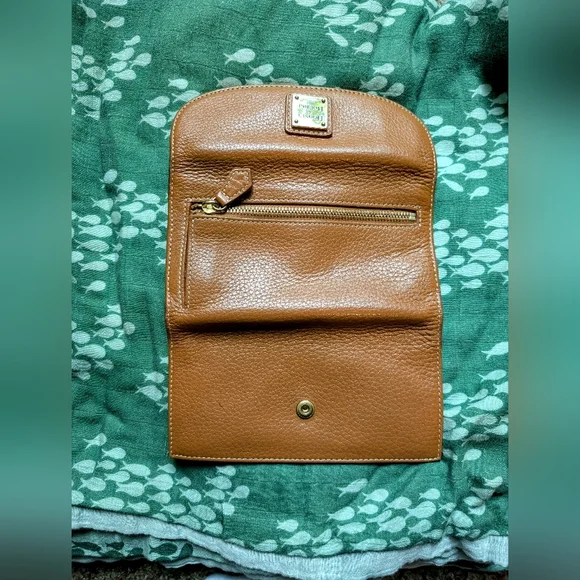 Dooney & Bourke camel pebbled leather wallet luxury wallet - Picture 3 of 4